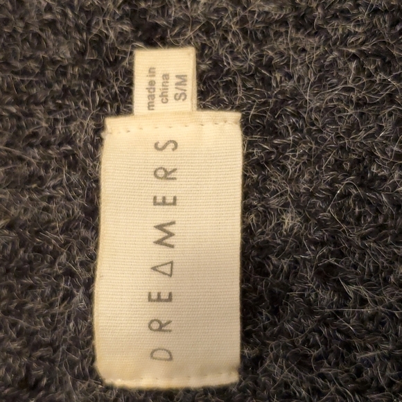 Dreamers Graphic sweater. - Picture 4 of 8